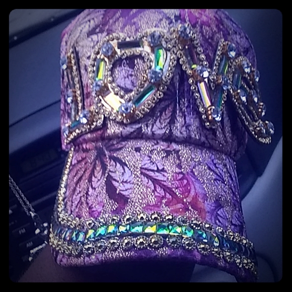 Hat - Picture 1 of 2